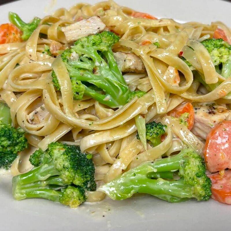 Chicken Alfredo w/ Side Salad